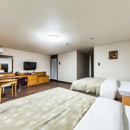 Victoria Hotel Seoul Bagian luar foto