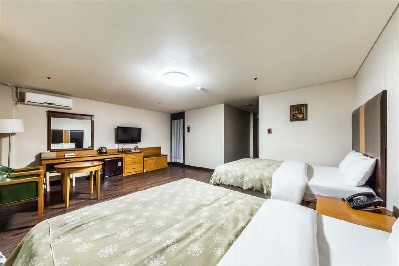 Victoria Hotel Seoul Bagian luar foto