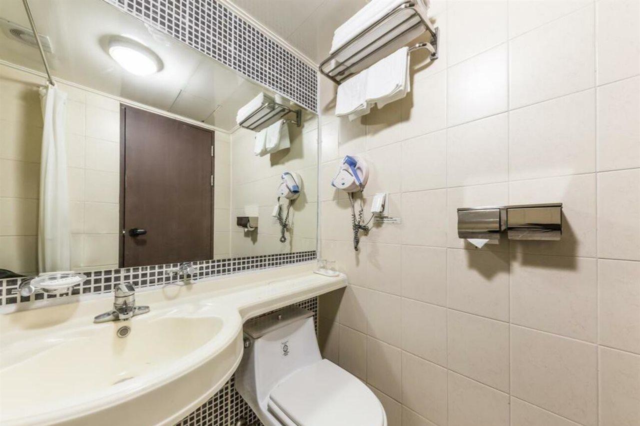 Victoria Hotel Seoul Bagian luar foto