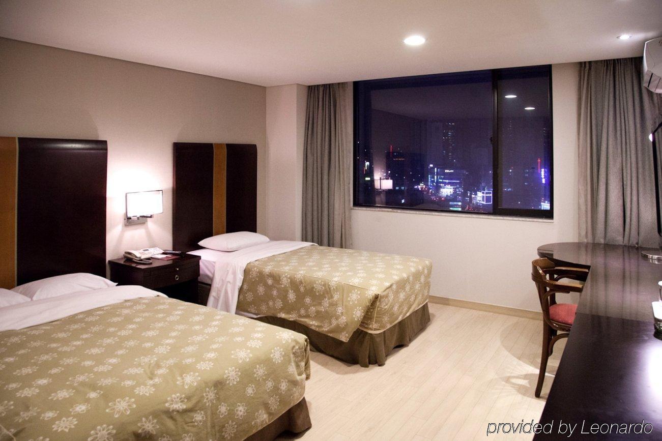 Victoria Hotel Seoul Bagian luar foto