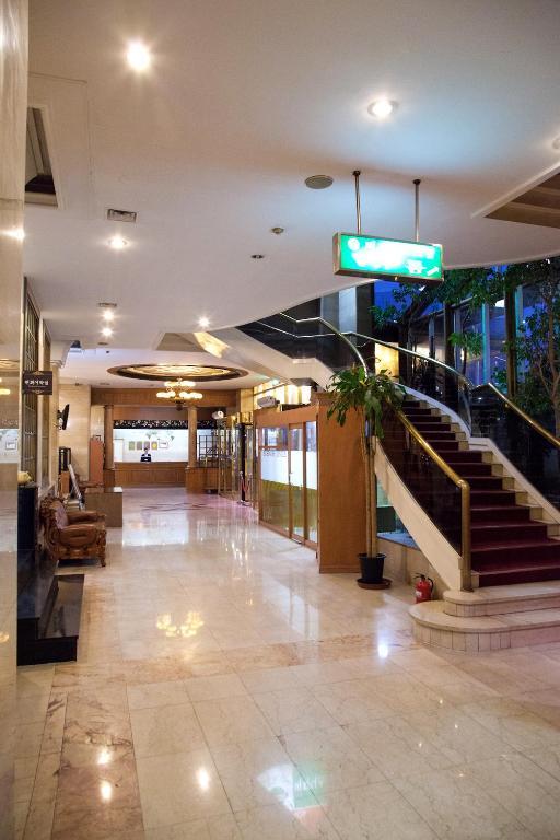 Victoria Hotel Seoul Bagian luar foto