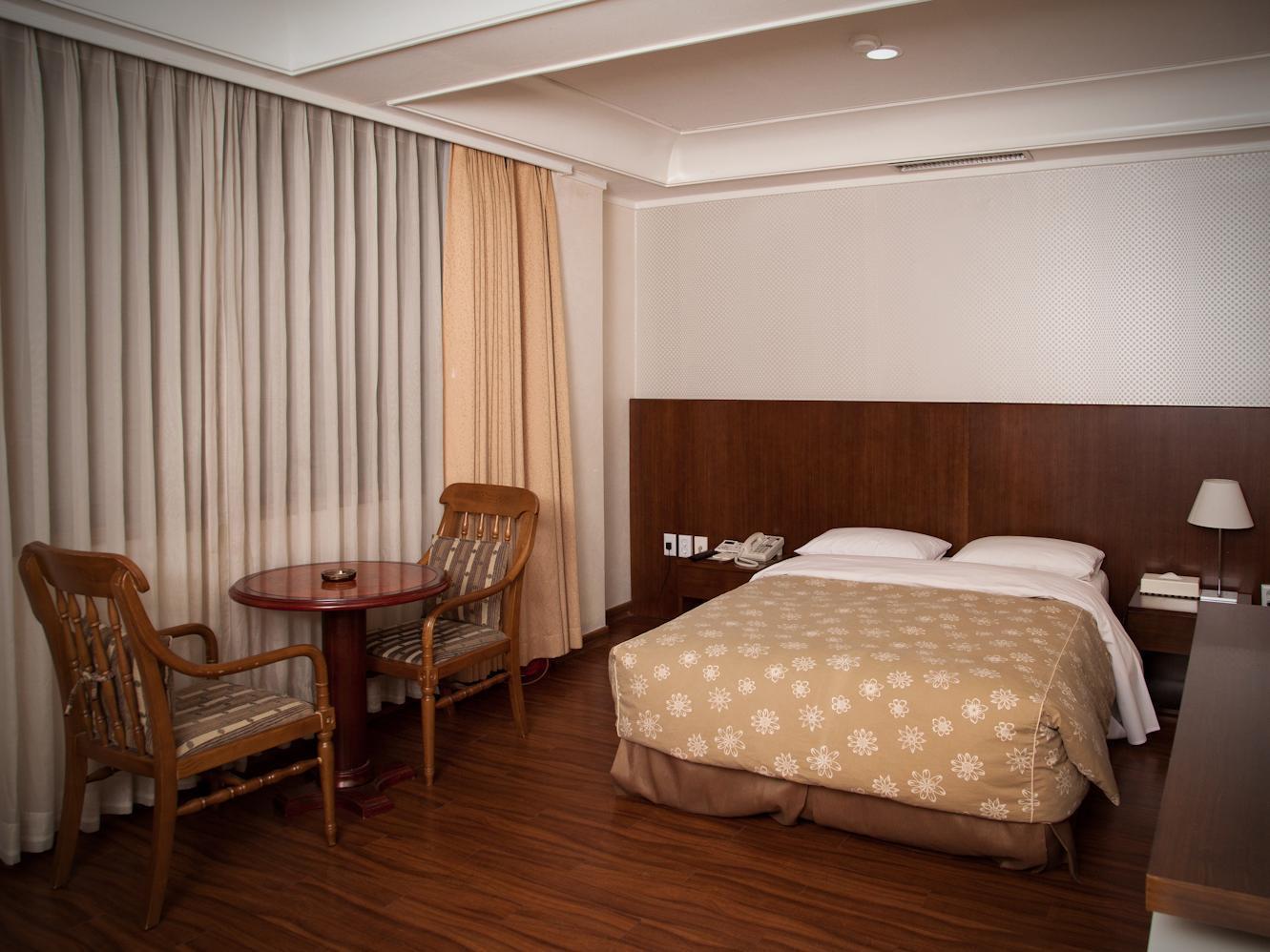 Victoria Hotel Seoul Bagian luar foto