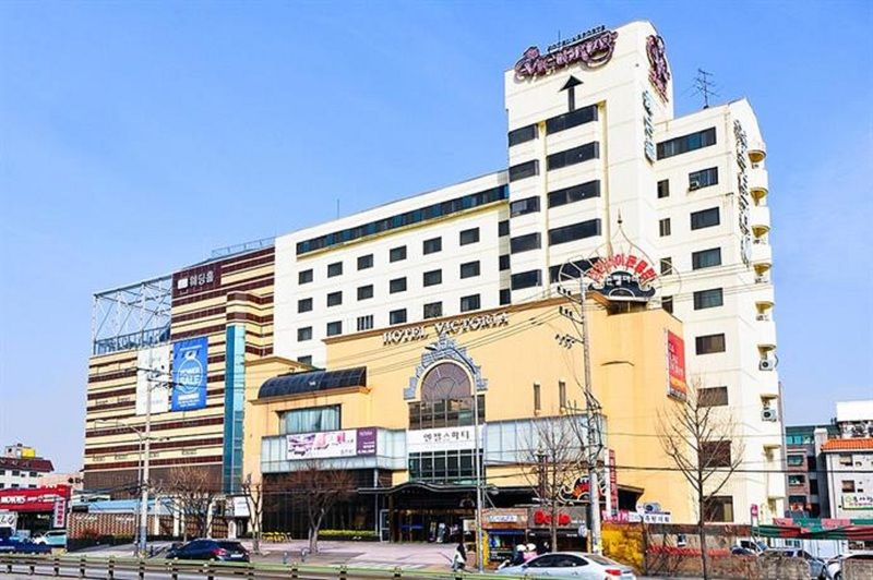 Victoria Hotel Seoul Bagian luar foto