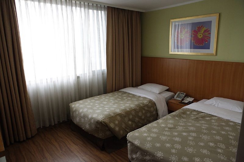 Victoria Hotel Seoul Bagian luar foto