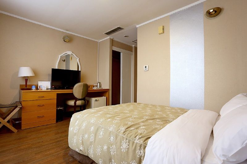 Victoria Hotel Seoul Bagian luar foto