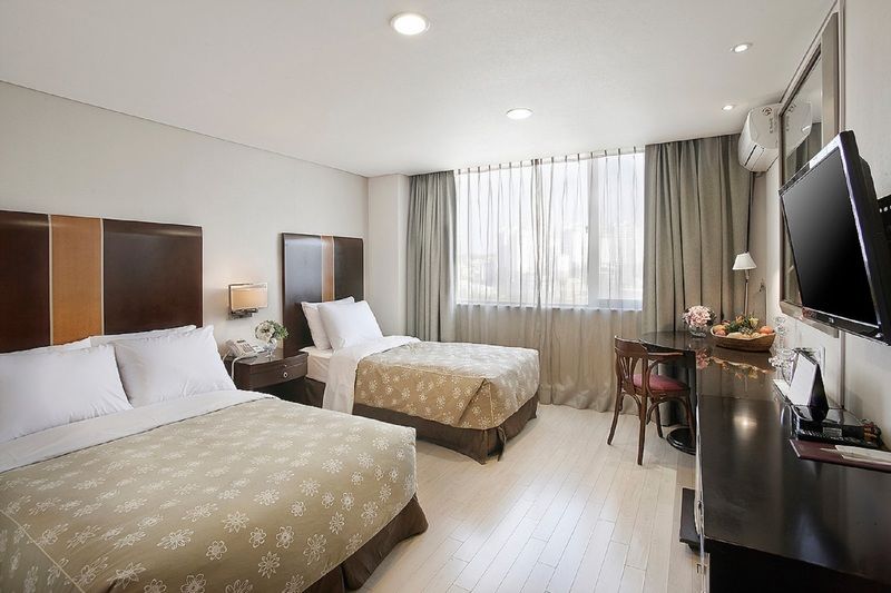 Victoria Hotel Seoul Bagian luar foto
