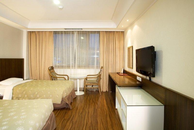 Victoria Hotel Seoul Bagian luar foto