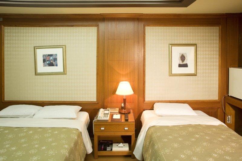 Victoria Hotel Seoul Bagian luar foto