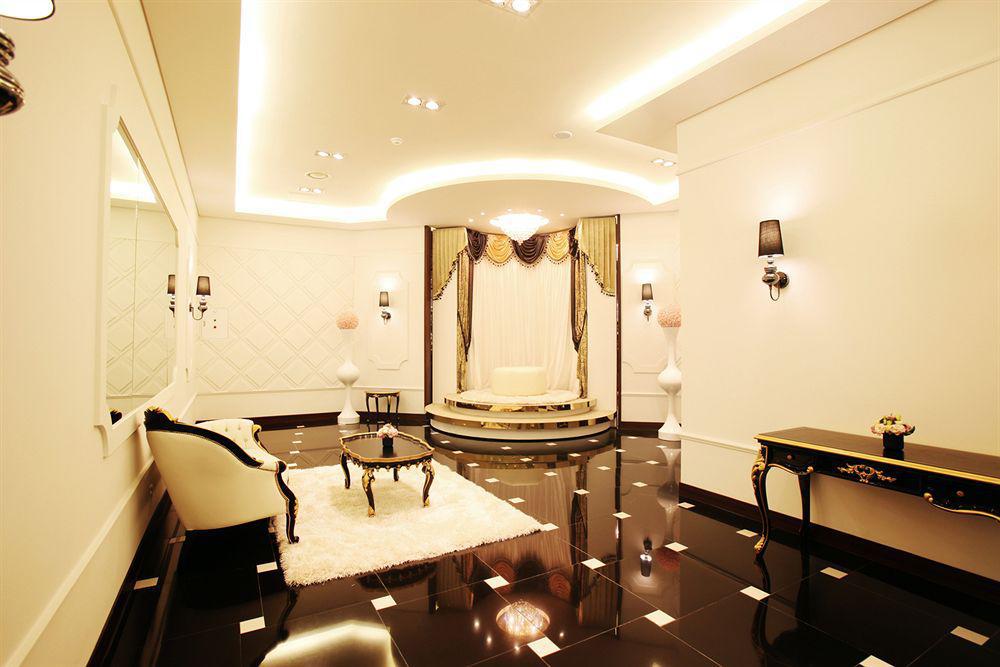 Victoria Hotel Seoul Bagian luar foto