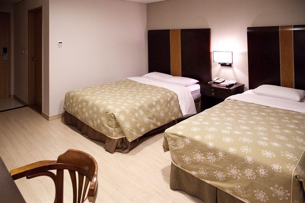 Victoria Hotel Seoul Bagian luar foto