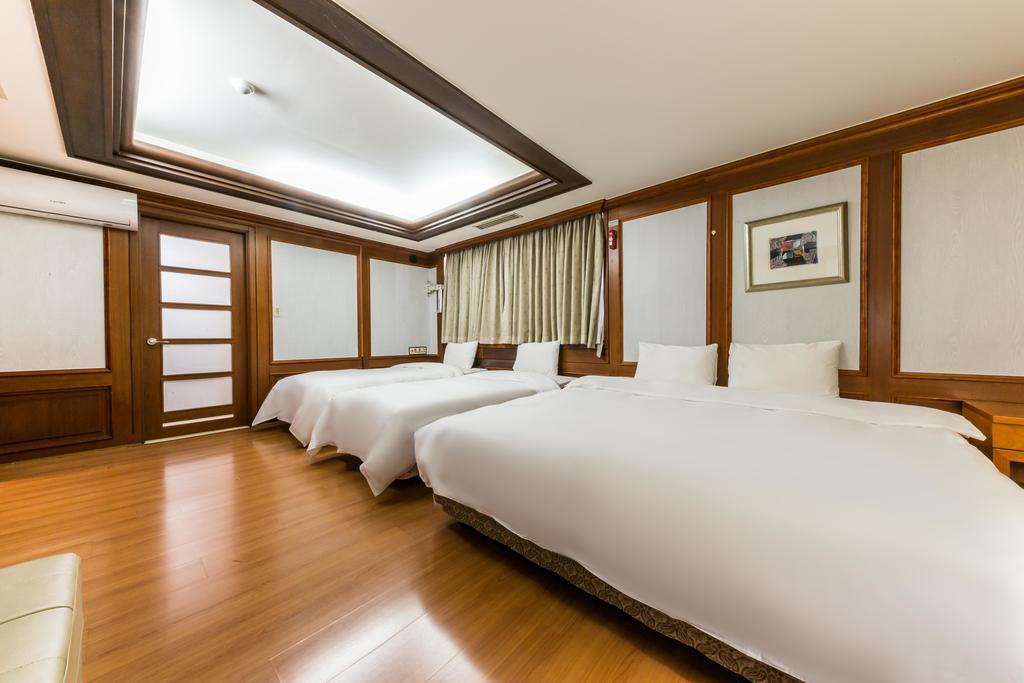 Victoria Hotel Seoul Bagian luar foto