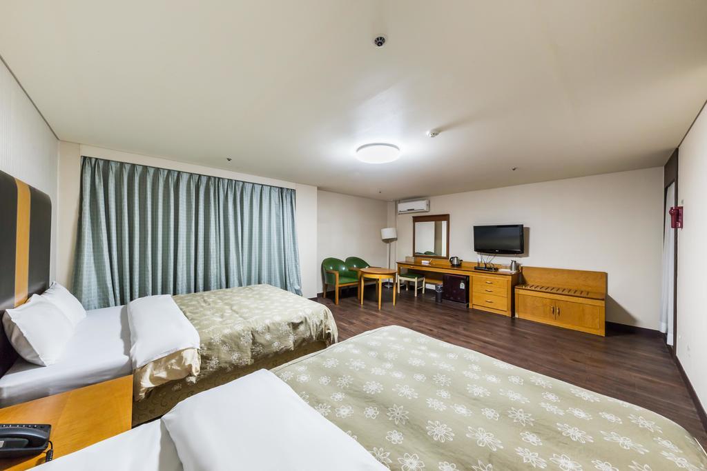 Victoria Hotel Seoul Bagian luar foto