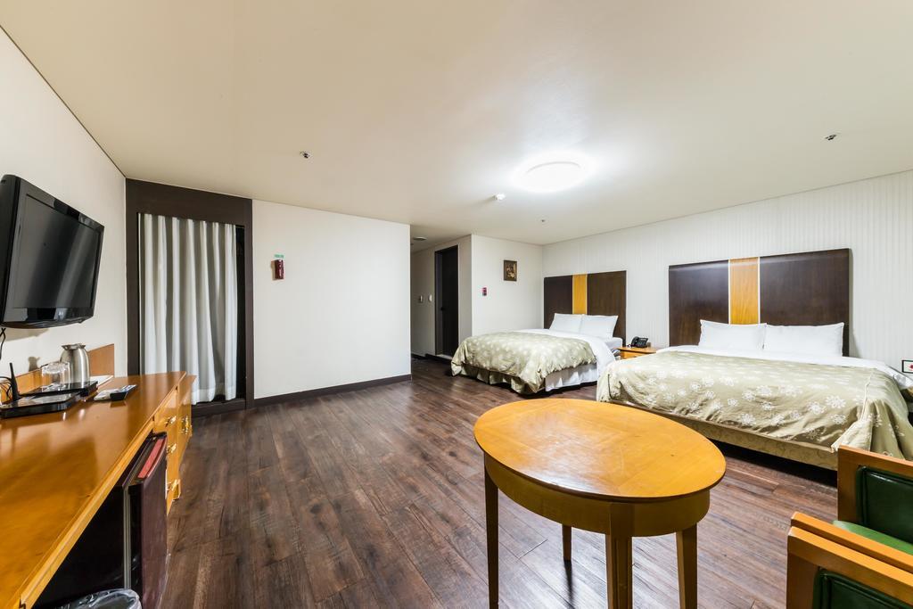 Victoria Hotel Seoul Bagian luar foto
