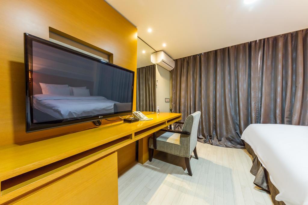 Victoria Hotel Seoul Bagian luar foto